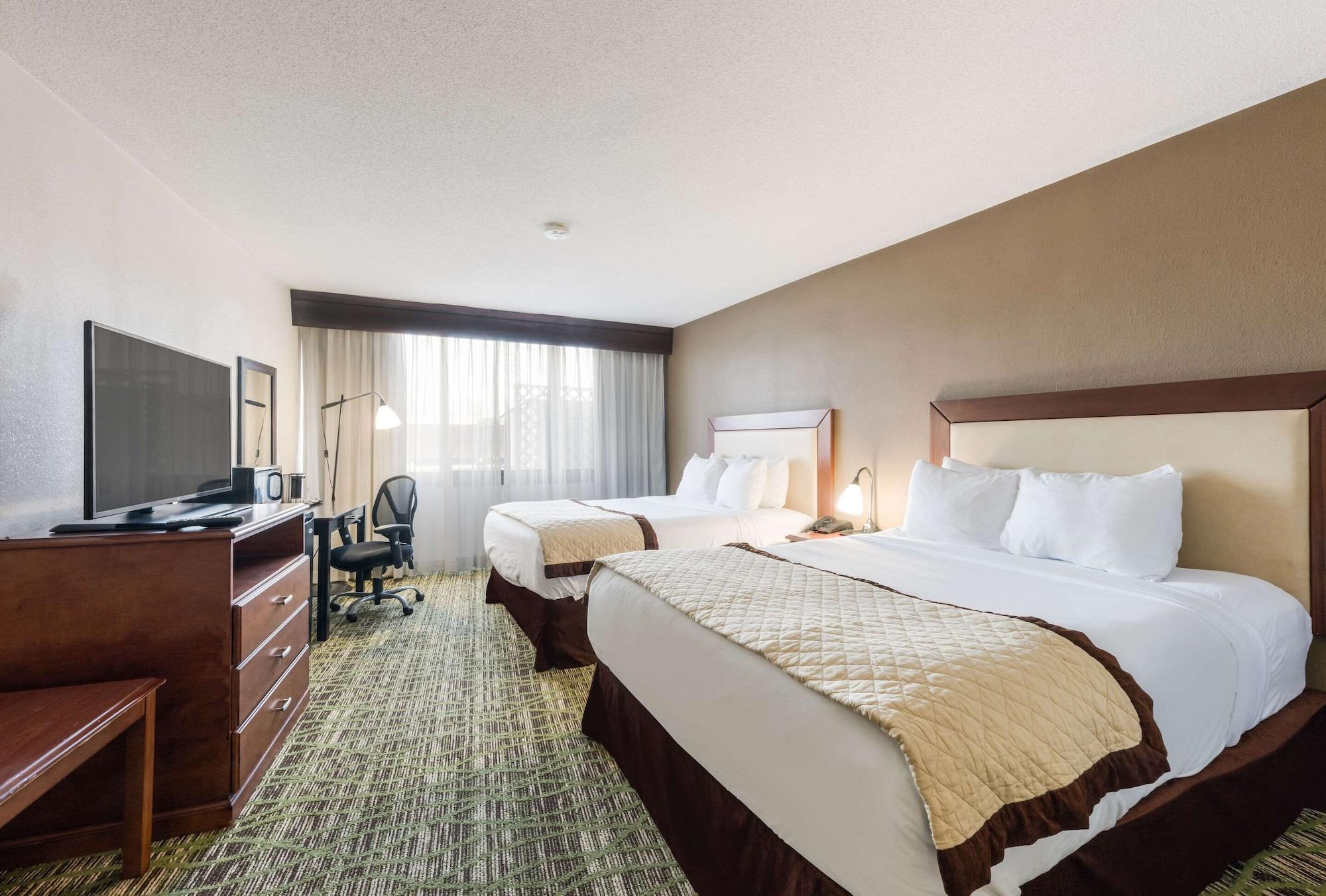 Clarion Hotel & Suites Mount Laurel Luaran gambar